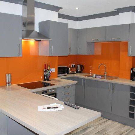 Townhouse Plus @ 282 Walthall Street Крю Екстериор снимка