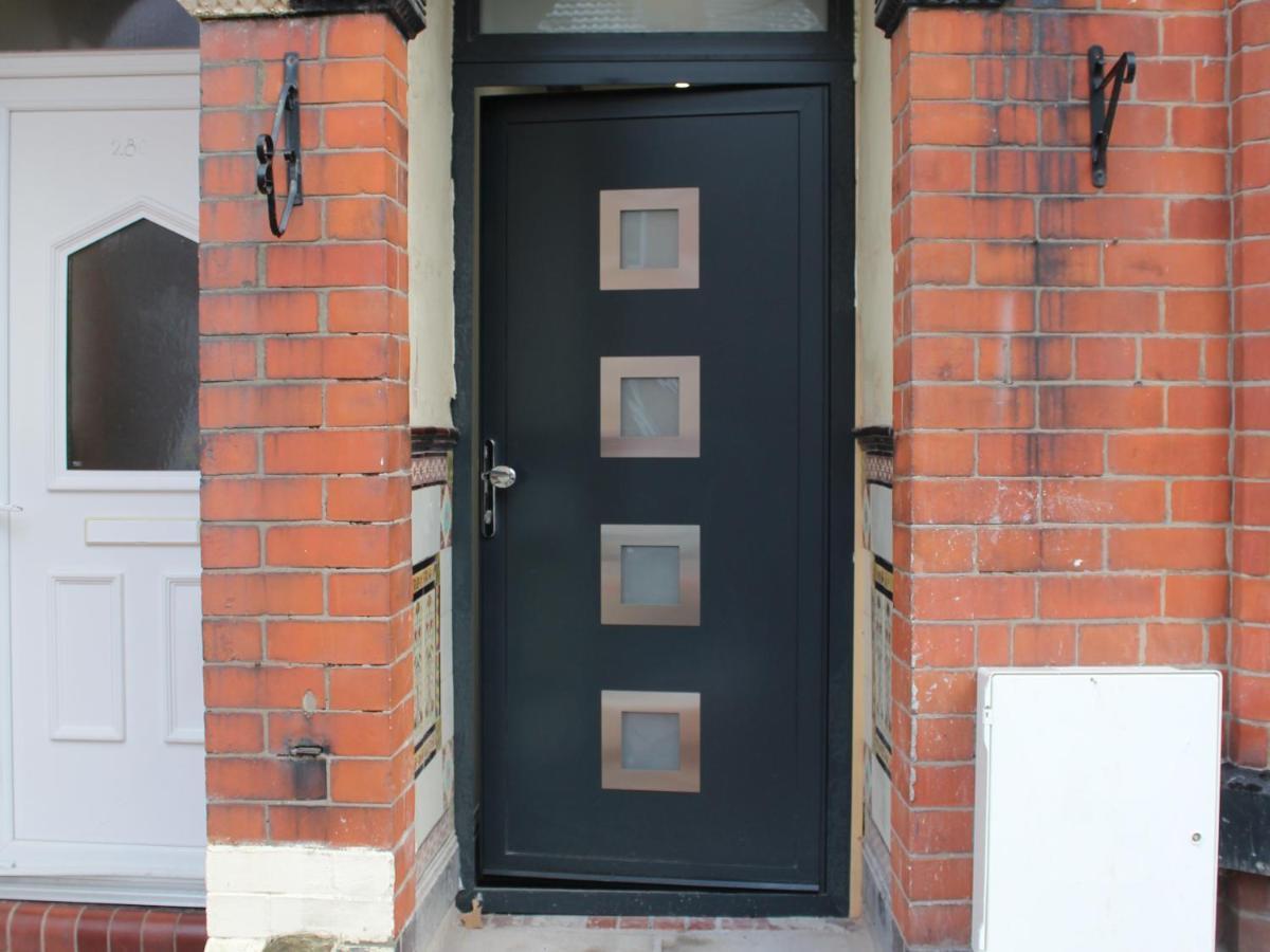 Townhouse Plus @ 282 Walthall Street Крю Екстериор снимка